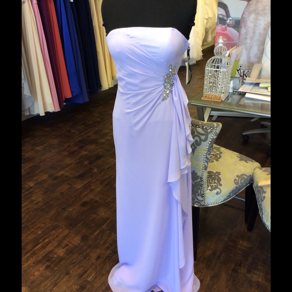 NWOT Beautiful Strapless lilac chiffon formal!